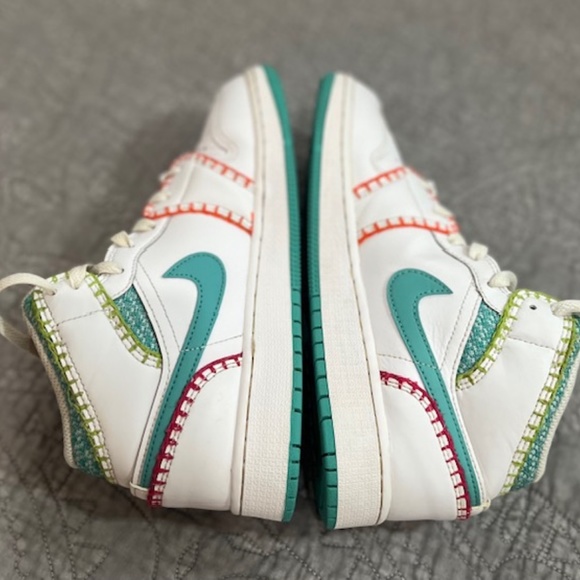 Nike Air Jordan 1 Mid SE GS White Teal Retro DM6218-100 - SIZE 5Y = 7 WOMENS - Picture 9 of 12